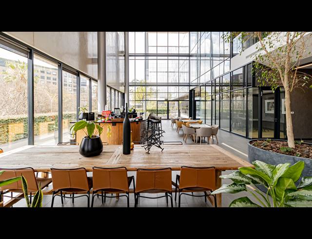 1,638M² OFFICE TO LET IN ROSEBANK